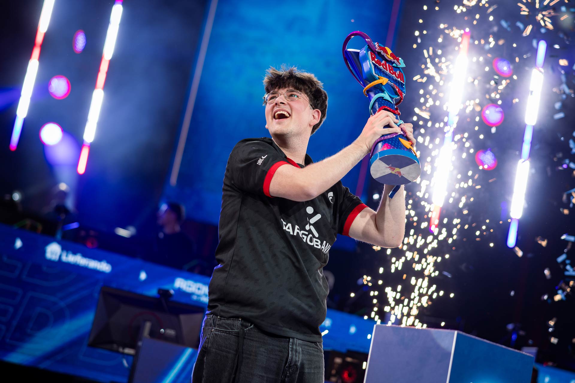 Red Bull Reshuffle | Juu triumphiert beim Fortnite-Spektakel in Wien