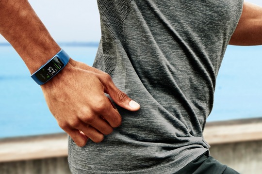 Samsung präsentiert Gear Fit2 und Gear IconX